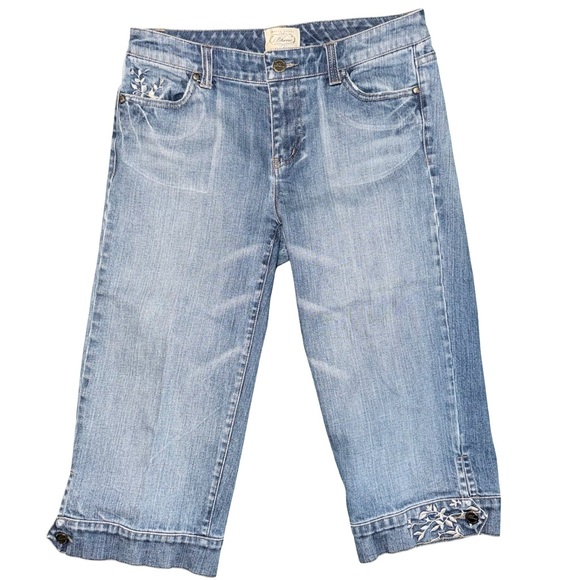 White House Black Market Denim - Y2K Blanc White House Black Market blue embroidered capri jeans Size 4
